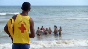 salvamar instala dois postos de salva vidas na praia de itapua 800x445