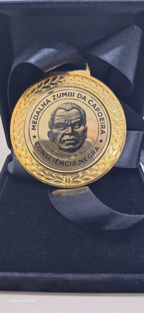 medalha zumbi da capoeira