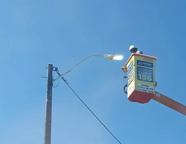 Itapuã recebe nova intervenção na iluminação pública da Rua Luís Eduardo Magalhães, no KM 17